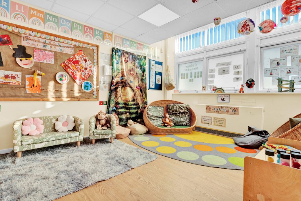 Hello and welcome to Queensway Children's Centre Day Care and Pre School in Binbrook Way, Grimsby. We provide childcare for children 0-5 years.